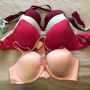4 Victoria’s Secret bras EUC